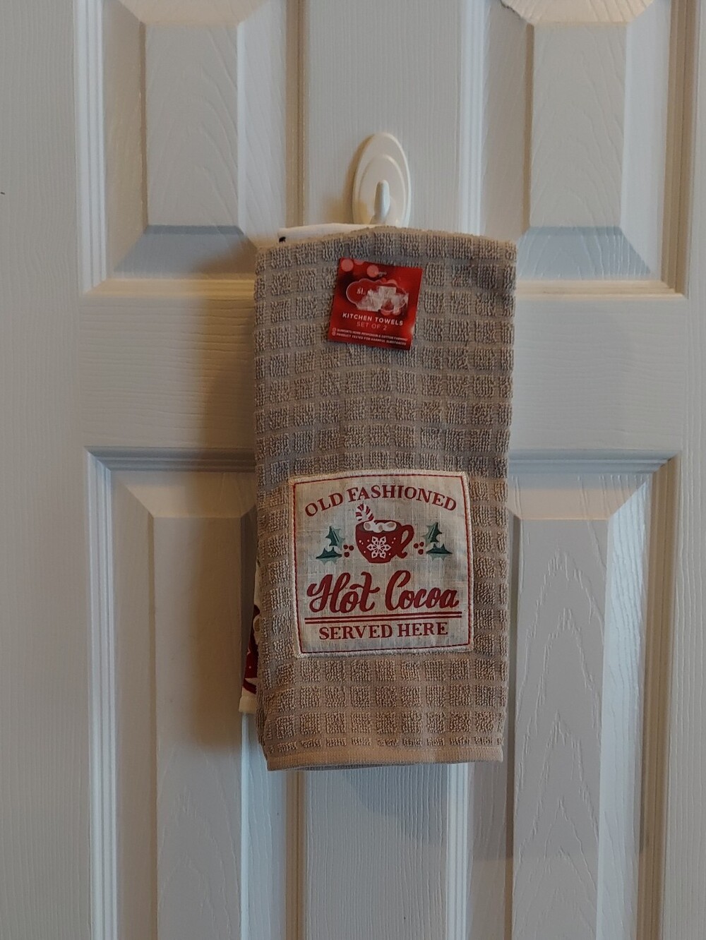 St. Nicholas Square Hot Cocoa Patch Kitchen Towel Set Of 2 BNWT RETIRED